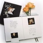 Selfie géppel készült kép kinyomtatva és vendégkönyvbe ragasztva