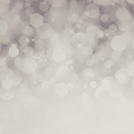 Letisztult ezüstös-szürkés digitális háttér a selfie gép mellett