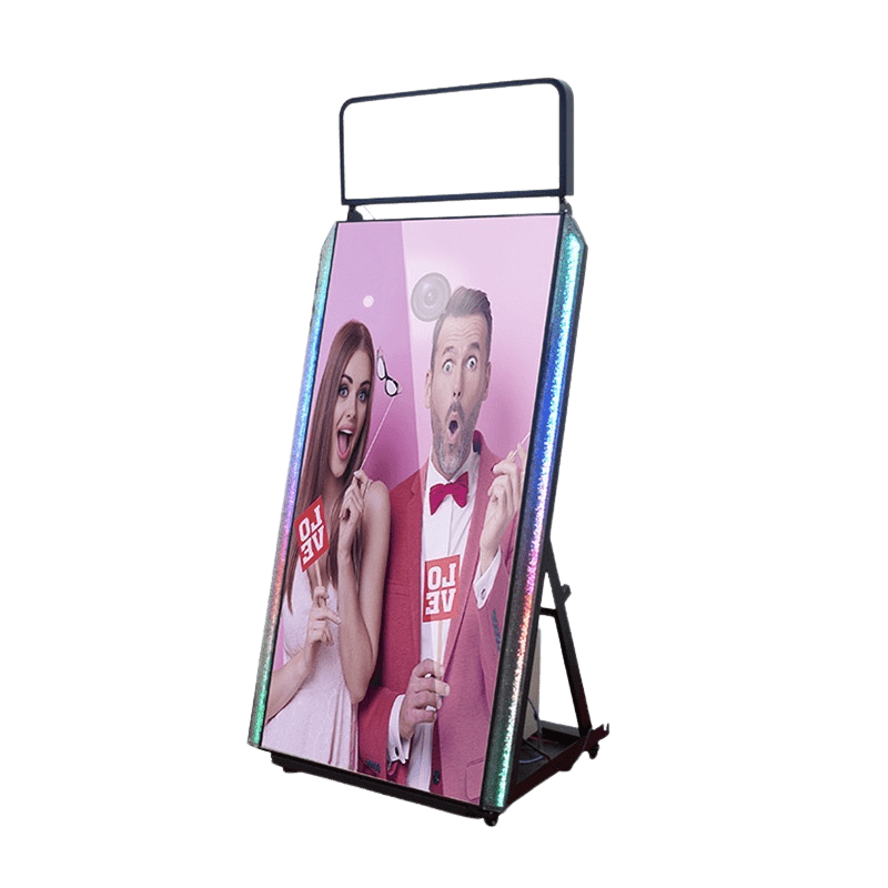 Érintőképernyős selfie gép, ahol vendégek emailben vagy QR kóddal kapják meg a képeket