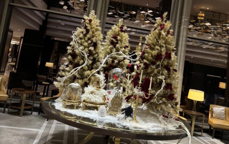 Céges karácsonyi rendezvény ünnepi háttérrel