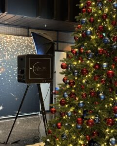 Premium Selfie gép karácsonyi díszítéssel egy céges rendezvényen