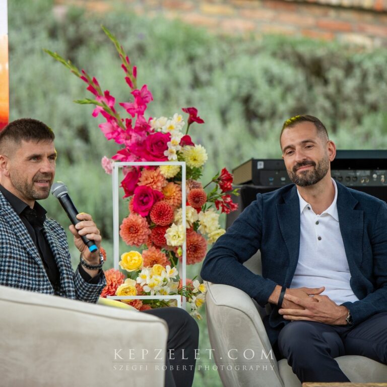 Ecler Crew hangtechnikai csapata munka közben az Inárcsi Levendulás esküvői nyílt napján, professzionális fény- és hangtechnikával.