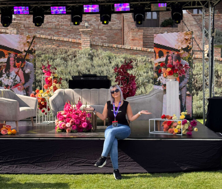 A Levendulás nagyszínpada és a Selfie Moments csapata az Inárcsi nyílt napon, Ági a helyszínen.