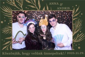 Nyomtatott esküvői fotók karácsonyi grafikával