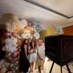 Vendégek a Premium Selfie Gép előtt az InterContinental Budapestben