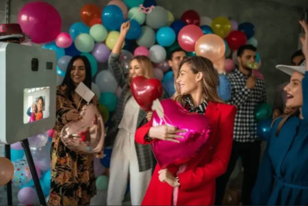 Selfie gépek rendezvények esküvők 5 Készülj fel az igazi partyra bérelhető selfie gépeinkkel Öt ok, amiért nélkülözhetetlen a selfie gép rendezvényeken