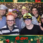 Egyedi E.ON logós karácsonyi fotókeret céges rendezvényhez készített nyomtatott képekkel.